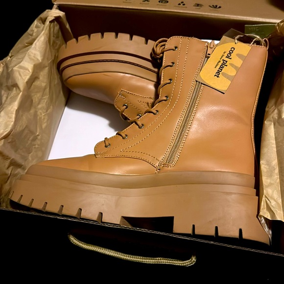 Steve Madden Combat Boots - brand new with tags - Picture 3 of 3